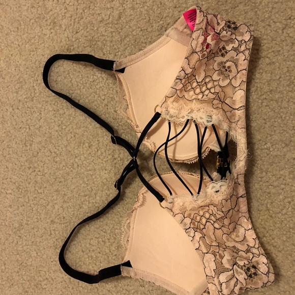 La senza front close with back lace-up detail - Picture 2 of 2